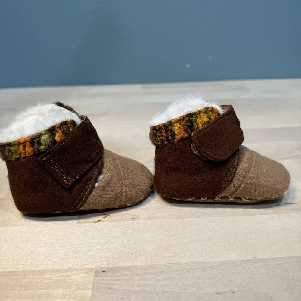 Toms Baby Moccasins Slippers Booties Size 2 Shoe Fur Brown Unisex Baby Toddler